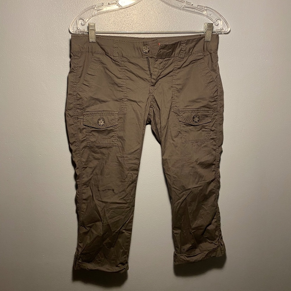 Grey cargo capri pants women’s size 3